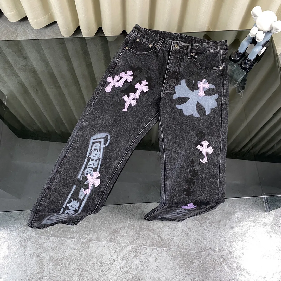 🅿️370 Chrome Hearts New Chrome Hearts Store Limited Edition Black Purple Ox King Heavy Industry Leather Label Jeans Same Style for Men and Women Original Purchased and Patterned 10W➕Really Restores the Ultimate Texture of Vintage Special Italian Cowhide Printing and Cutting Customized Sheepskin Three-layer Thick Line Leather The whole body is spliced in heavy water washing process Craftsmen hand-splash ink You can see the details Three-dimensional cutting version Loose and comfortable, not picky on the body, tall and slim, made by a large factory Original factory quality control, same style for men and women, can be matched with couples, versatile recommendation, must-have jeans for all seasons Color: black Size: S-XL
